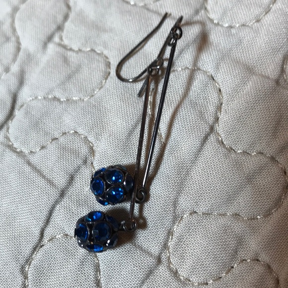 dangle wire earrings - Picture 2 of 2